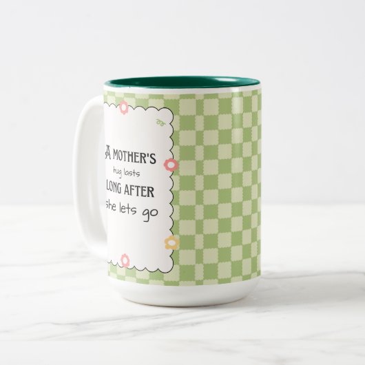 母の抱き締めは彼女が離れてから長く続く ツートーンマグカップ (正面左)