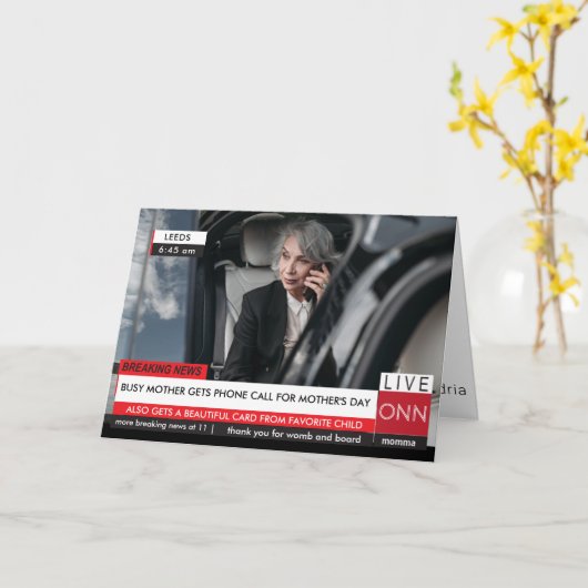 母の日おもしろいテレビのニュース壮観 カード (黄色い花)