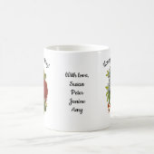 母の日に美しい夏の花束と赤いバラ コーヒーマグカップ (中央)