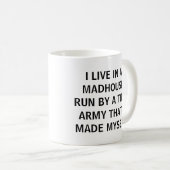 母の日のギフトのアイディア私は精神病院に住んでいます コーヒーマグカップ (正面右)