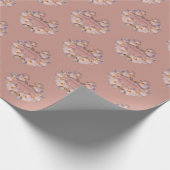 母の日のバッジに書かれた白いラン ラッピングペーパー (角)