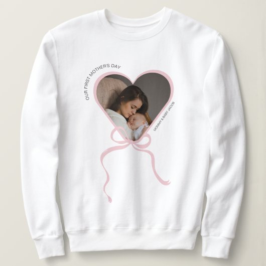 母の日の最初のカスタム写真のラブシェイプ スウェットシャツ (デザイン正面)