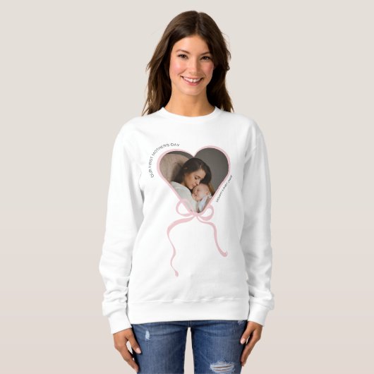 母の日の最初のカスタム写真のラブシェイプ スウェットシャツ (正面フル)