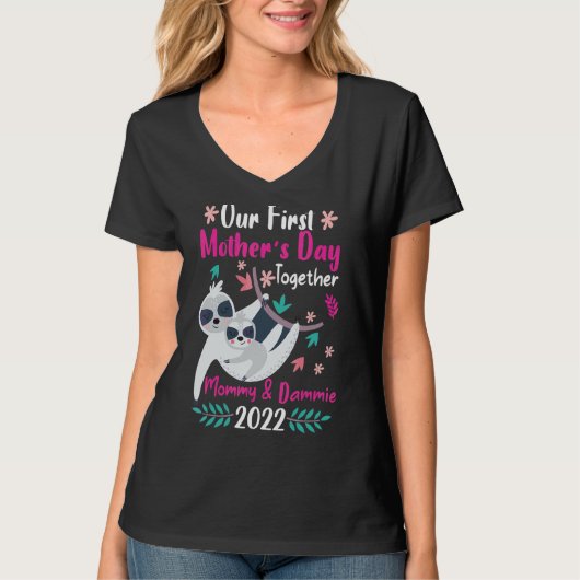 母の日の母と女性のデザイン Tシャツ (正面)