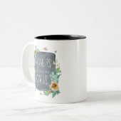 母の日の水彩画の家はお母さんがあるところはどこでもです ツートーンマグカップ (正面左)