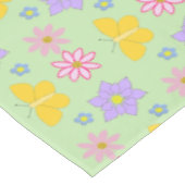 母の日の花と蝶パターン(の模様が)ある テーブルクロス (アングル)
