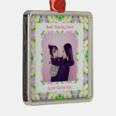 母の日ミイラ最高のムの母がピンク色の緑 メタルオーナメント (右)