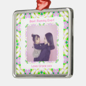 母の日ミイラ最高のムの母がピンク色の緑 メタルオーナメント (左)