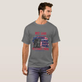母の日息子が戦闘靴を軍備に着誇りを持ったる Tシャツ (正面フル)