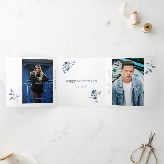 母の日4フォトトリフォールドカードブルーフローラ 三つ折りクリスマスカード (内部)