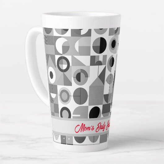 母の毎日の喜びの用量の幾何学的パターンレトロ カフェラテマグ (左アングル)