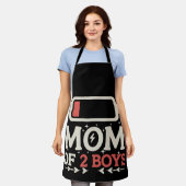 母の2男の子の低電池おもしろい母の日 エプロン (着用した状態)