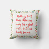 母は彼らの子供の引用文を保持します クッション (裏面)