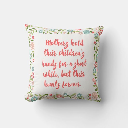 母は彼らの子供の引用文を保持します クッション (正面)
