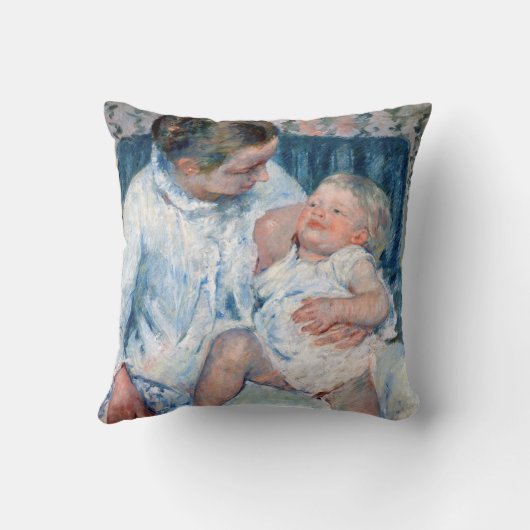 母は眠い子供のカサットを洗おうとしている クッション (裏面)