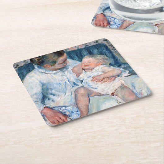母は眠い子供のカサットを洗おうとしている スクエアペーパーコースター (アングル)