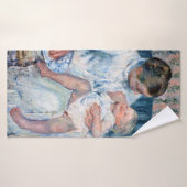 母は眠い子供のカサットを洗おうとしている バスタオル (バスタオル)