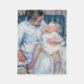 母は眠い子供のカサットを洗おうとしている フリースブランケット (正面)