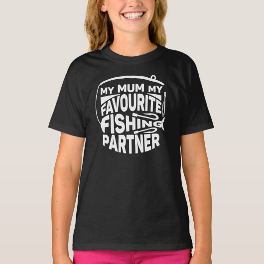 母は私の魚釣りお気に入りのパートナー。 Tシャツ (正面)