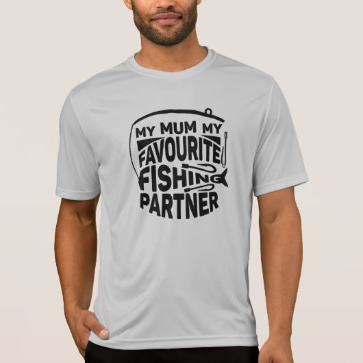 母は私の魚釣りお気に入りのパートナー。 Tシャツ (正面)