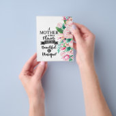 母は花の贈り物、母の日の贈り物のようなものだ チラシ (手)