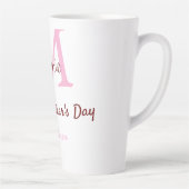 母シンプルミニマル日モノグラムのピンクの名前テックス カフェラテマグ (右)