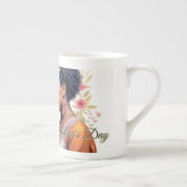 母抱擁 – 開花の永遠の絆 ボーンチャイナマグカップ (右)