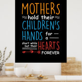 母親が子どもと手を結ぶ ポスター (キッチン)