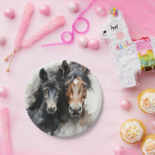 母親と一緒に群がる ペーパープレート (パーティー)