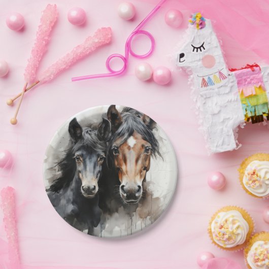 母親と一緒に群がる ペーパープレート (パーティー)