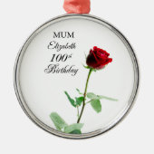 母100誕生日赤バラパーソナライズされた花 メタルオーナメント (正面)