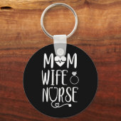 母'；の日の贈り物 – 母を過小評価しない キーホルダー (正面)