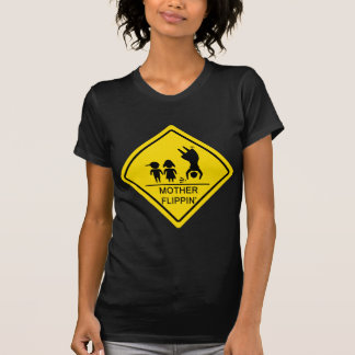 母Flippinの先方優先通行の標識 Tシャツ