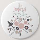 毎インスパイア日ピンク色の花である 缶バッジ (正面)