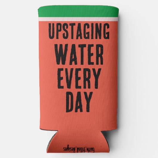 毎日おもしろいの水スイカの夏をアップステージング スリム缶クーラー (裏面)