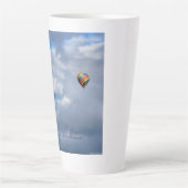 毎日がアドベンチャーハウアーバルーンマグ カフェラテマグ (正面)