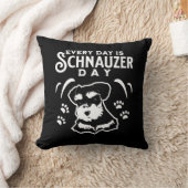 毎日がシュナウザーの日だ クッション (ブランケット)