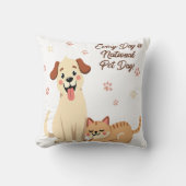 毎日がナショナルペットの日 – かわいい犬と猫 クッション (正面)