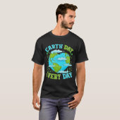 毎日が地球の日 ハート型の世界 Tシャツ (正面フル)