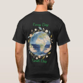 毎日が地球の日 手とともに描かれたフローラルグローブ Tシャツ (裏面)