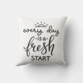 毎日が新しいスタート感動的引用文アート クッション (裏面)
