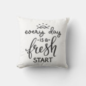 毎日が新しいスタート感動的引用文アート クッション (正面)