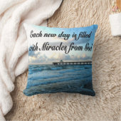 毎日が神の奇跡だ クッション (ブランケット)