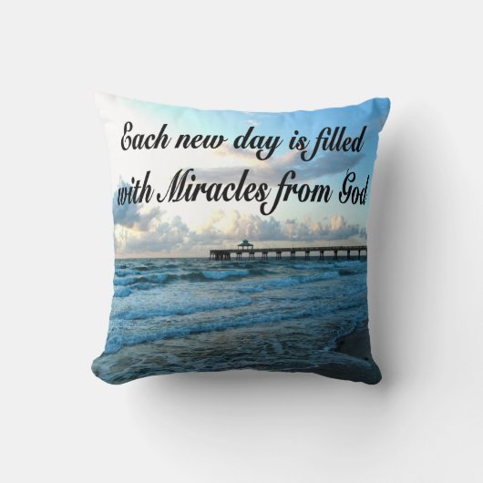 毎日が神の奇跡だ クッション (正面)