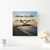 毎日が神の奇跡である スクエア壁時計 (ホーム)