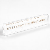 毎日の私はHustlingミニマリストの名札モダン デスクネームプレート