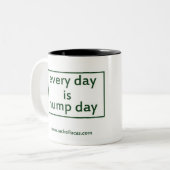 毎日はこぶ日のコーヒー・マグです ツートーンマグカップ (正面左)