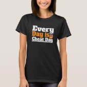 毎日はチート日チート日コスチュームDa Tシャツ (正面)