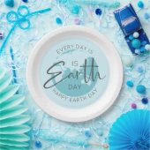 毎日は地球の日のタイポグラフィと地球 ペーパープレート (パーティー)