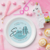 毎日は地球の日のタイポグラフィと地球 ペーパープレート (パーティー)